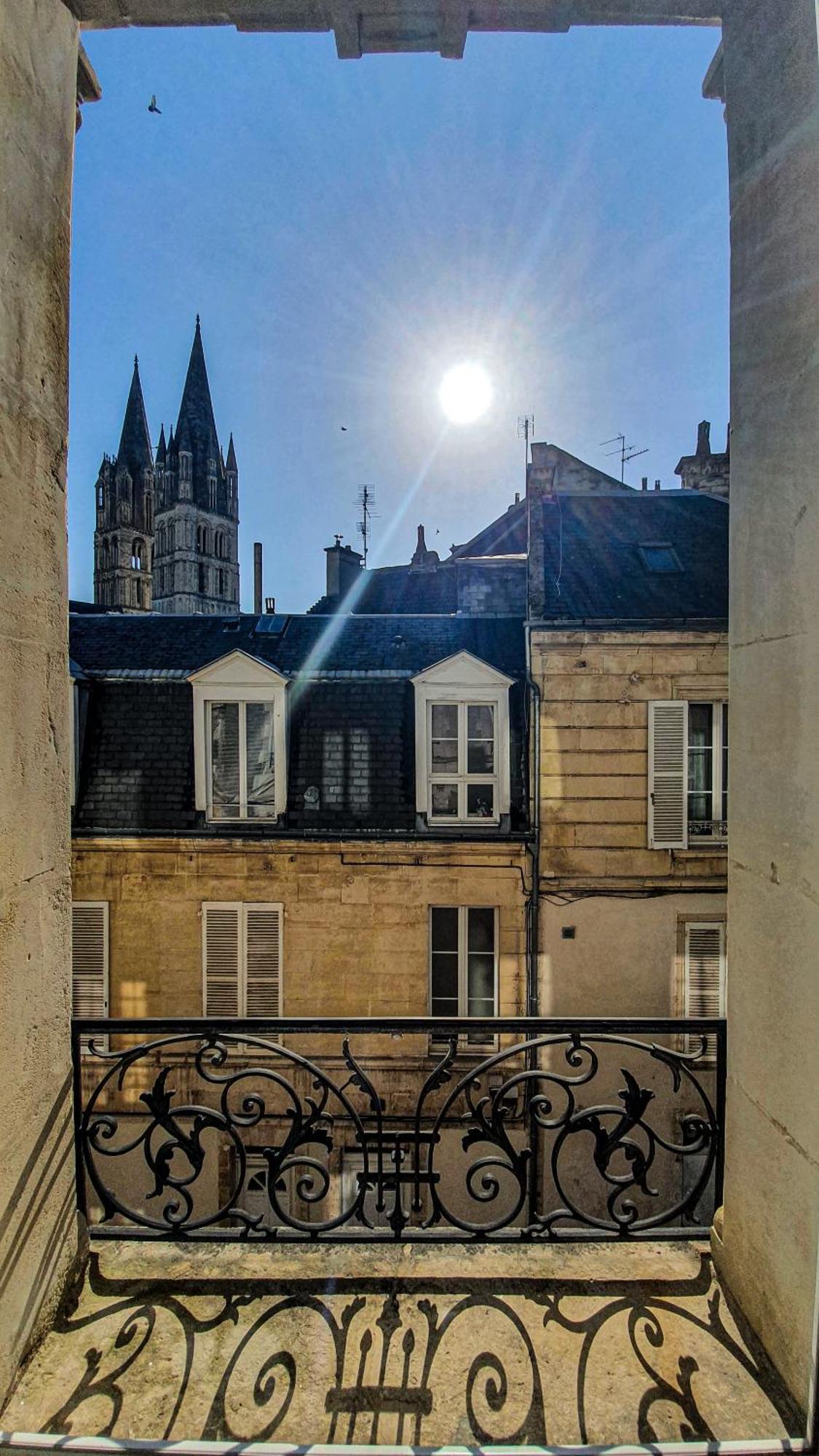 Charming Studio With View Of The Abbaye-Aux-Hommes Caen Oda fotoğraf